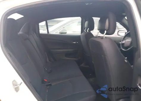 2014 Chrysler 200 Lx z USA, uszkodzony, nr VIN 1C3CCBAB0EN142279